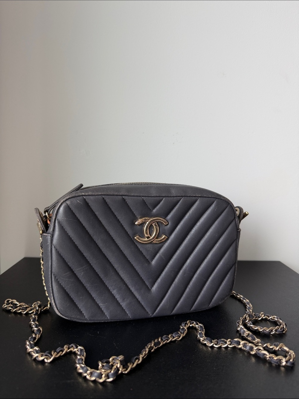 CHANEL Grey Quilted Chevron Crossbody Bag with Gold Chain